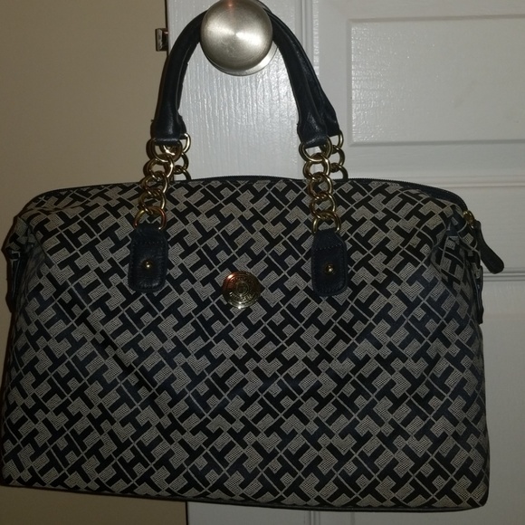 Tommy Hilfiger Handbags - Tommy Hilfiger purse